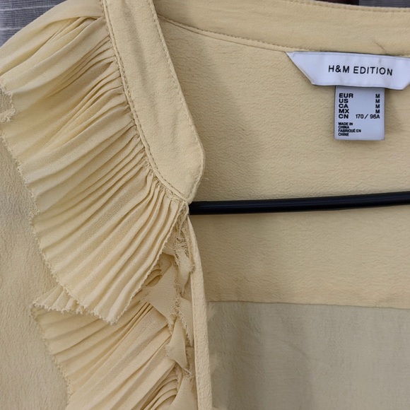 H&M Cream Ruffle Blouse - Picture 2 of 5